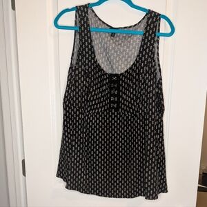 Torrid Black and White Patterned Women's Plus Size Top In Size 1X